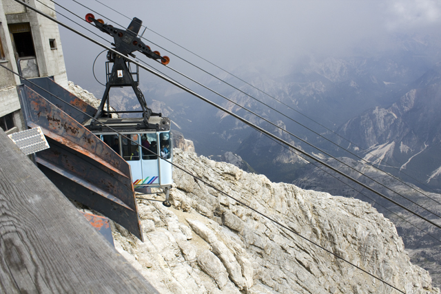 2011-08-26_09-44-19 cadore.jpg - Bergstation auf dem Tofana di Mezzo 